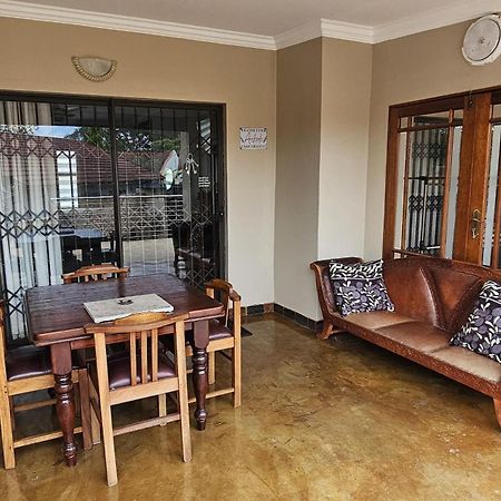 Upstairs R-1 Self-Catering Unit Apartment White River Luaran gambar